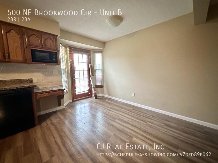 500 Ne Brookwood Cir #B - Photo 3 of 8