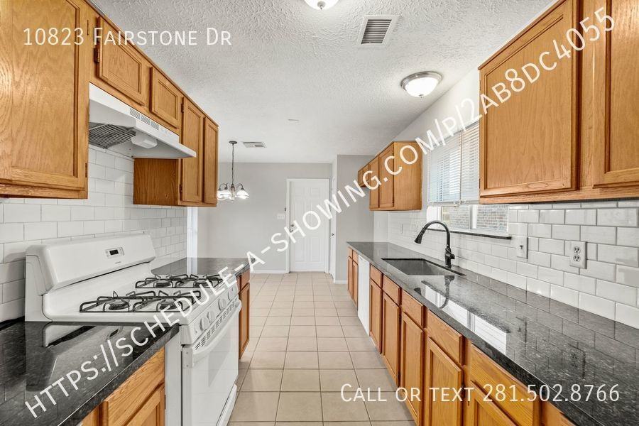 10823 Fairstone Dr - Photo 4 of 12