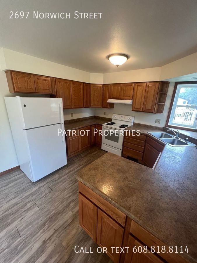 2697 Norwich St - Photo 3 of 22