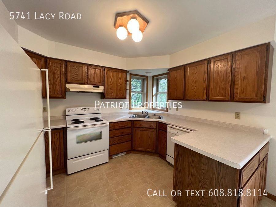 5741 Lacy Rd - Photo 2 of 27