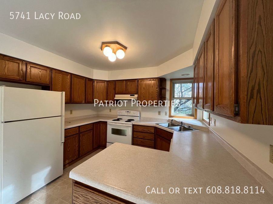 5741 Lacy Rd - Photo 3 of 27