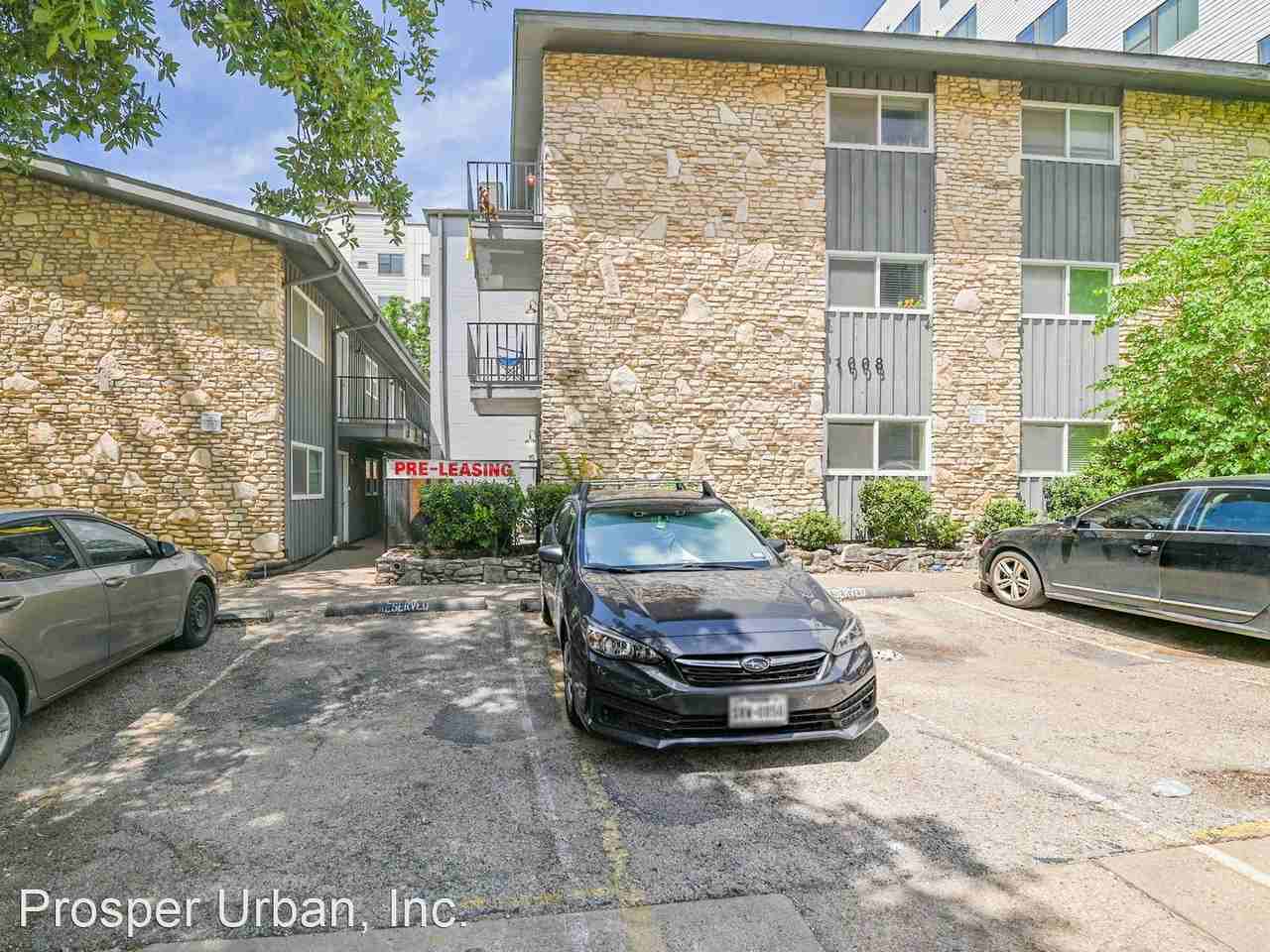 1008 W 25 1/2 St - Photo 2 of 12