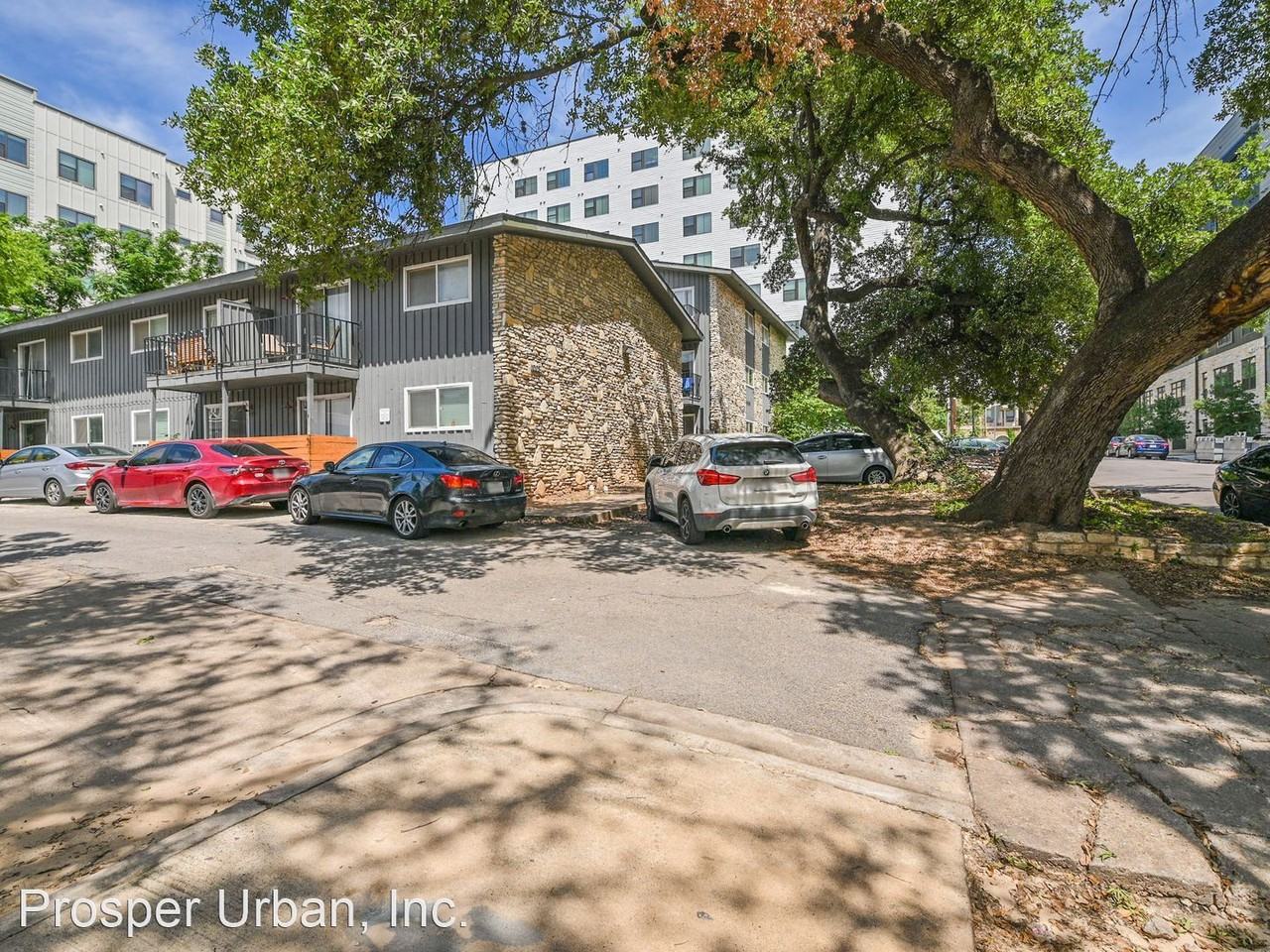 1008 W 25 1/2 St - Photo 3 of 12