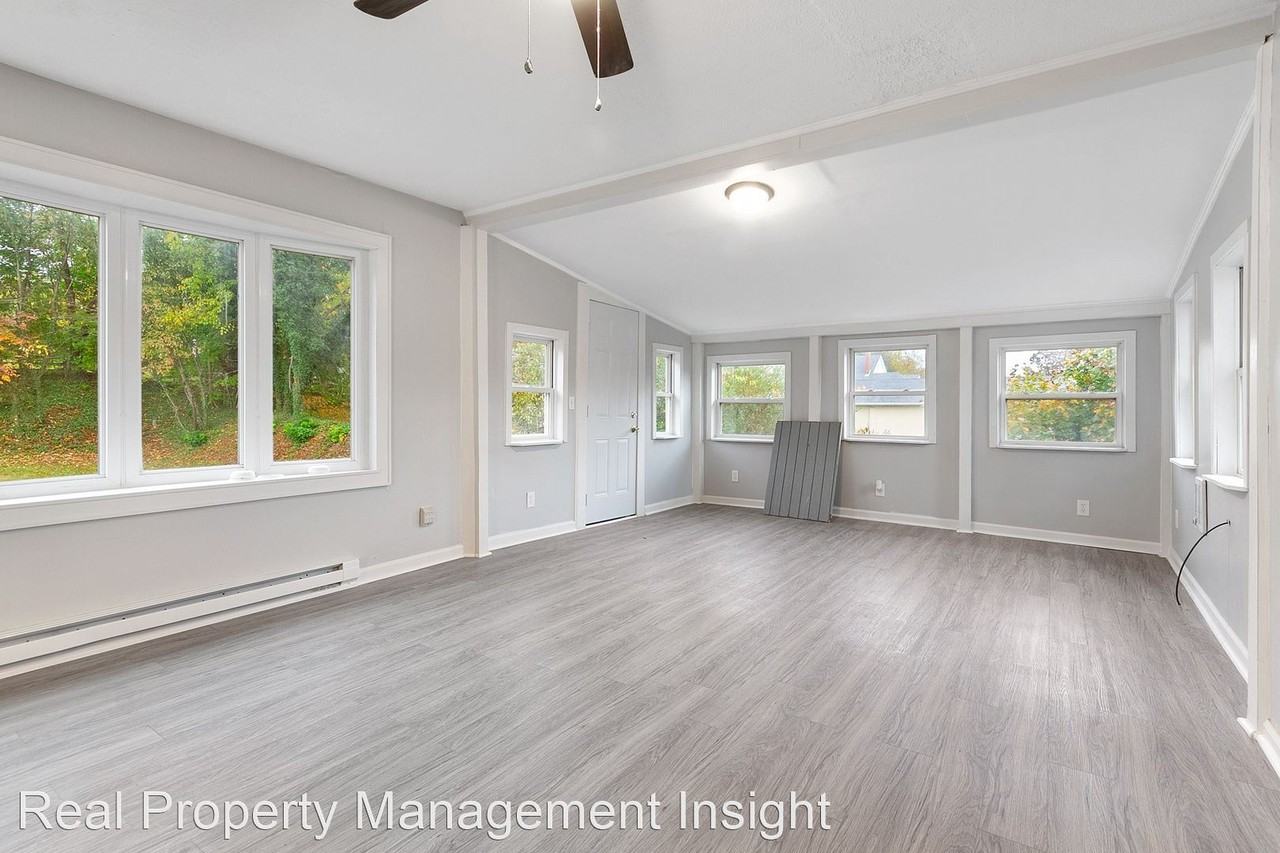 210 Roanoke Street - Photo 3 of 15