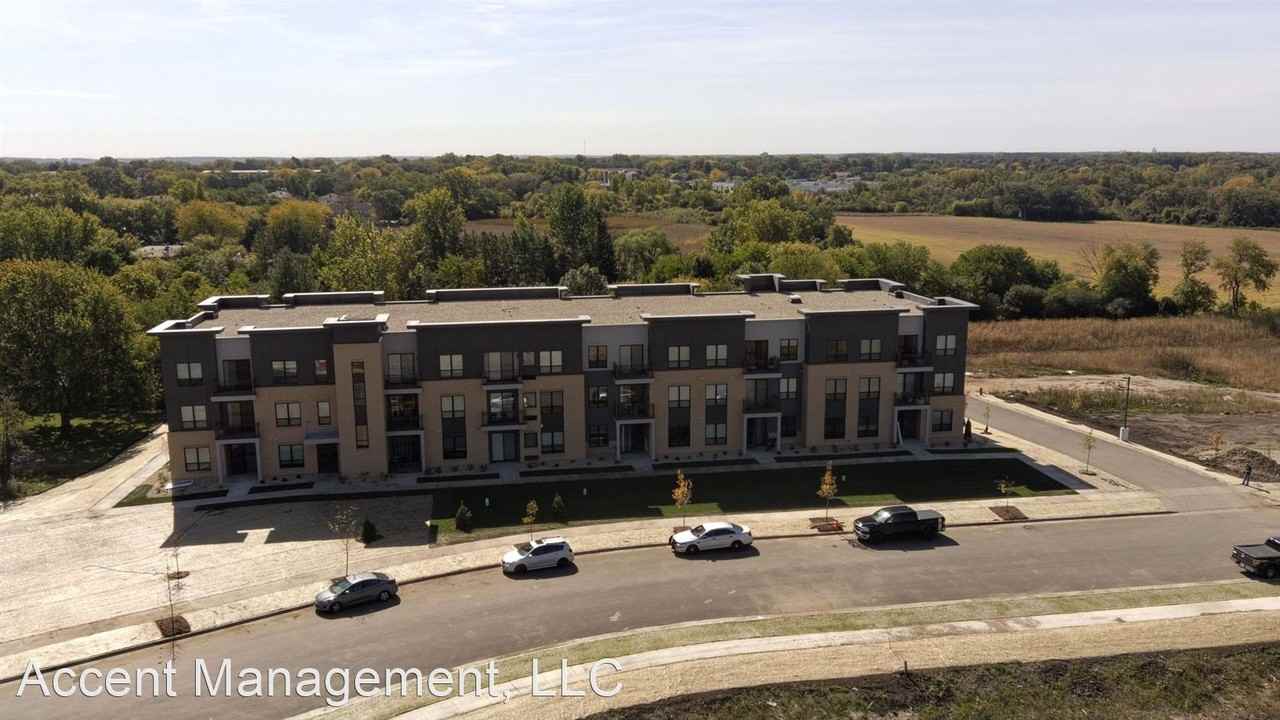 500 N Tratt St - Photo 2 of 23
