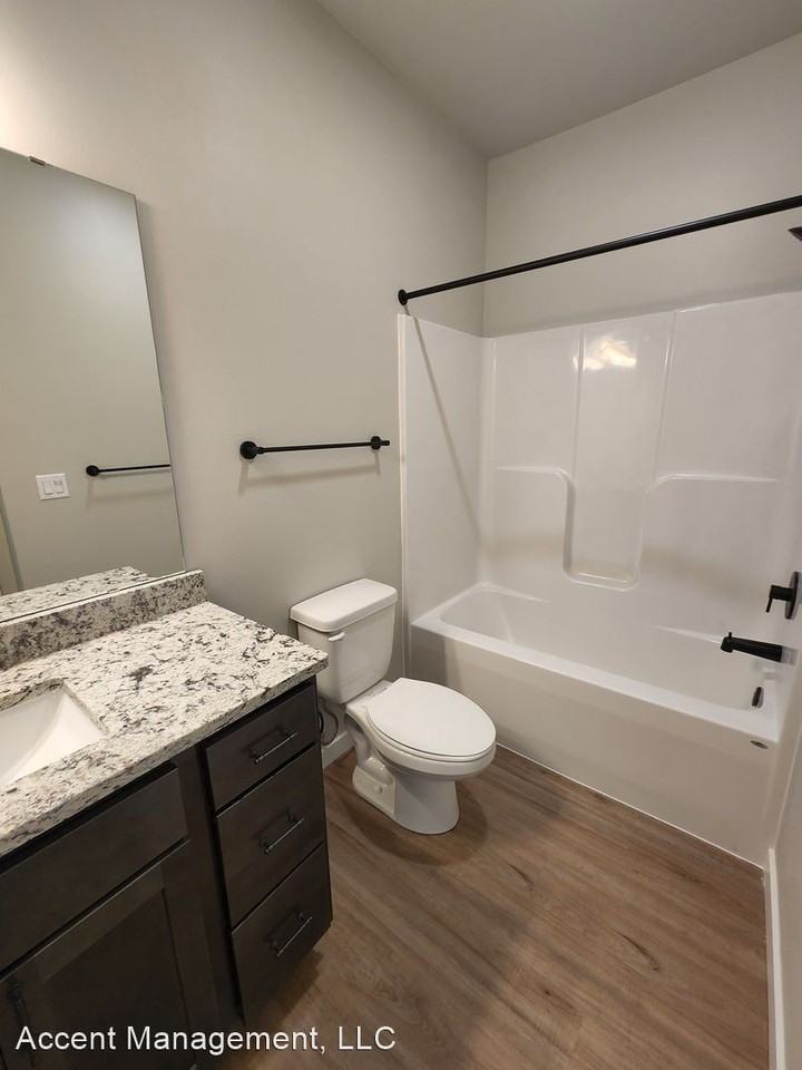 500 N Tratt St - Photo 3 of 23