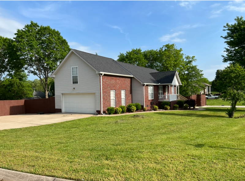 305 Alexis St - Photo 2 of 17