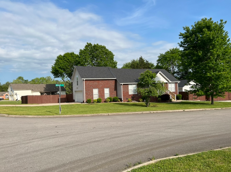 305 Alexis St - Photo 3 of 17