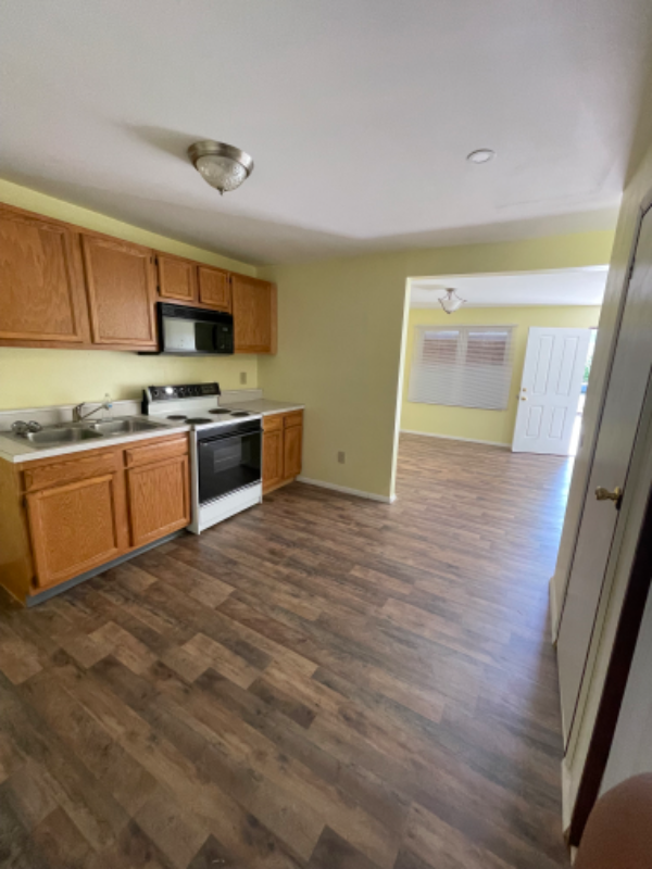 836 Leona Avenue - Photo 3 of 18