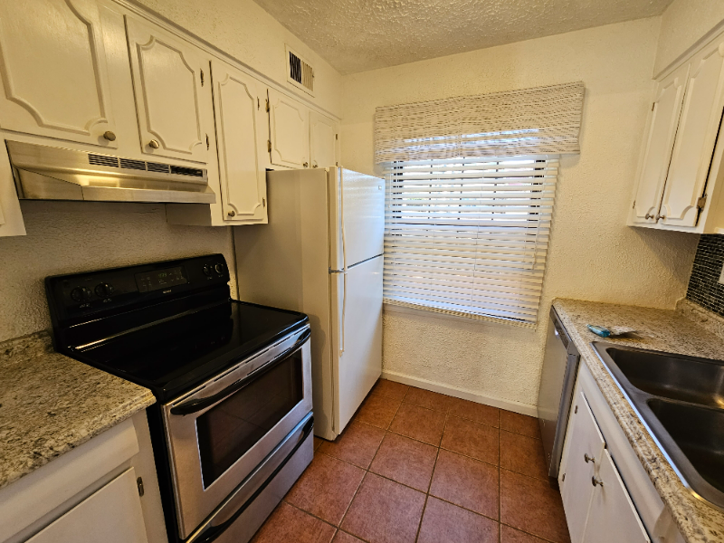 1238 Pennsbury Blvd - Photo 5 of 13