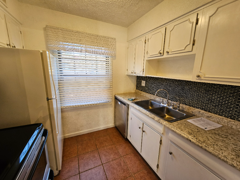 1238 Pennsbury Blvd - Photo 6 of 13