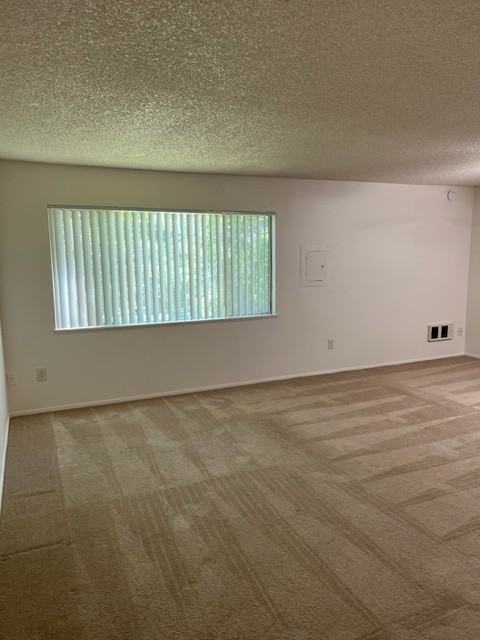 1433 Ne Hogan Pl #1433 - Photo 2 of 10