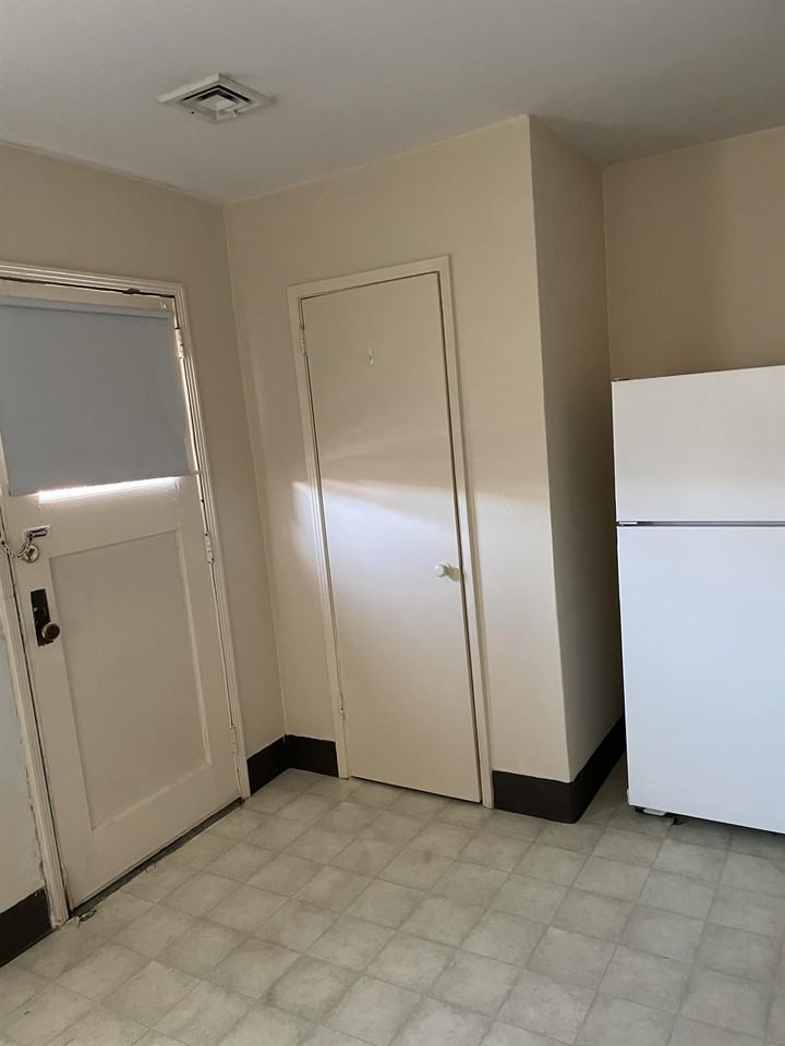 1205 12th St #3 - Photo 7 of 8