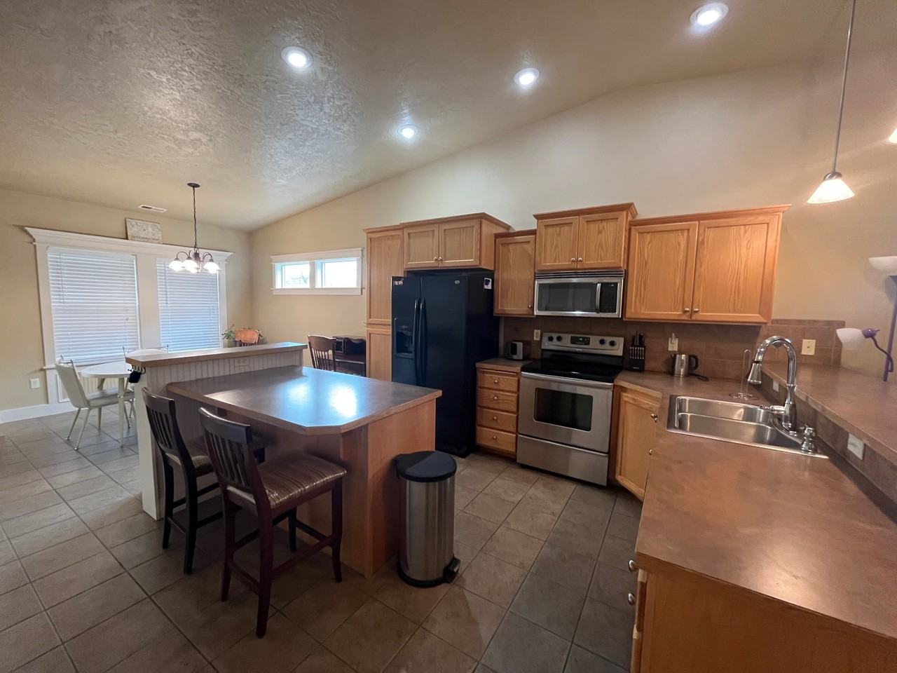 1305 N Gallant Ln #1305G - Photo 5 of 20