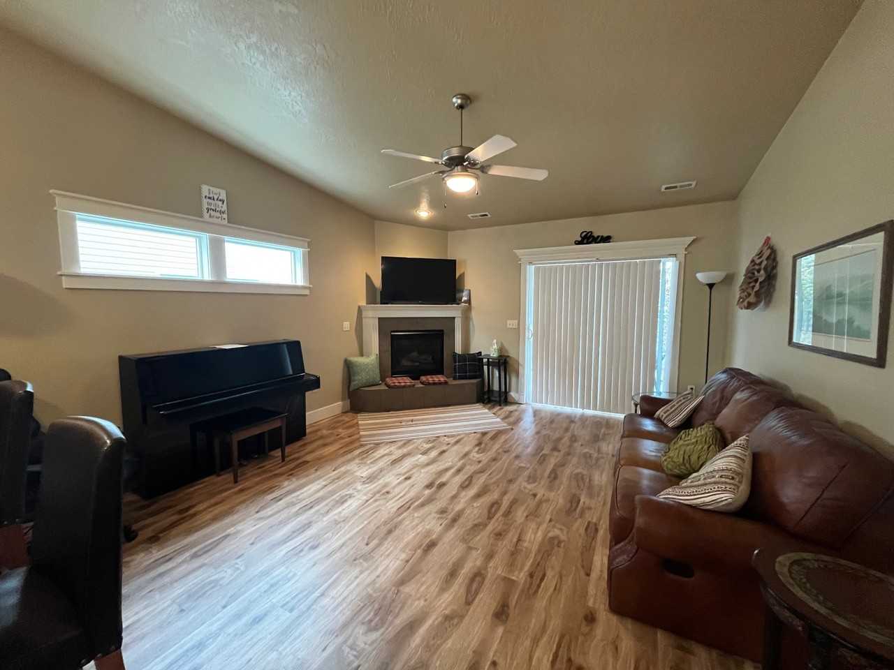 1305 N Gallant Ln #1305G - Photo 6 of 20