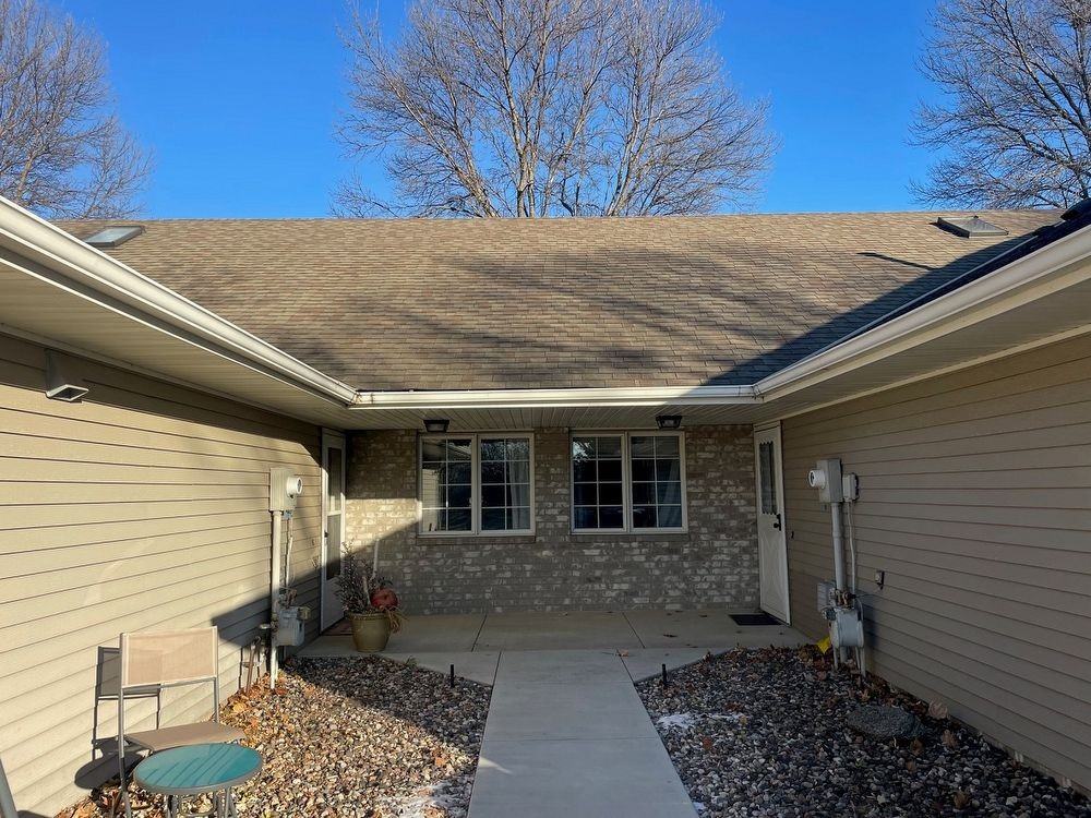 8331 Victoria Dr - Photo 2 of 15