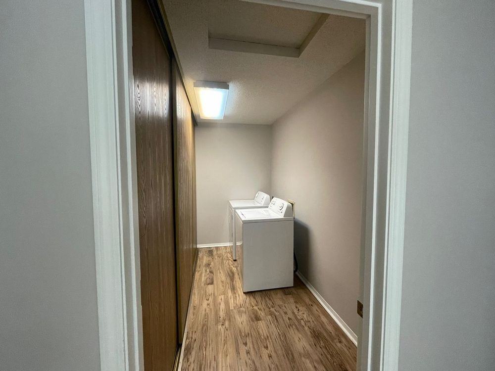 8331 Victoria Dr - Photo 3 of 15