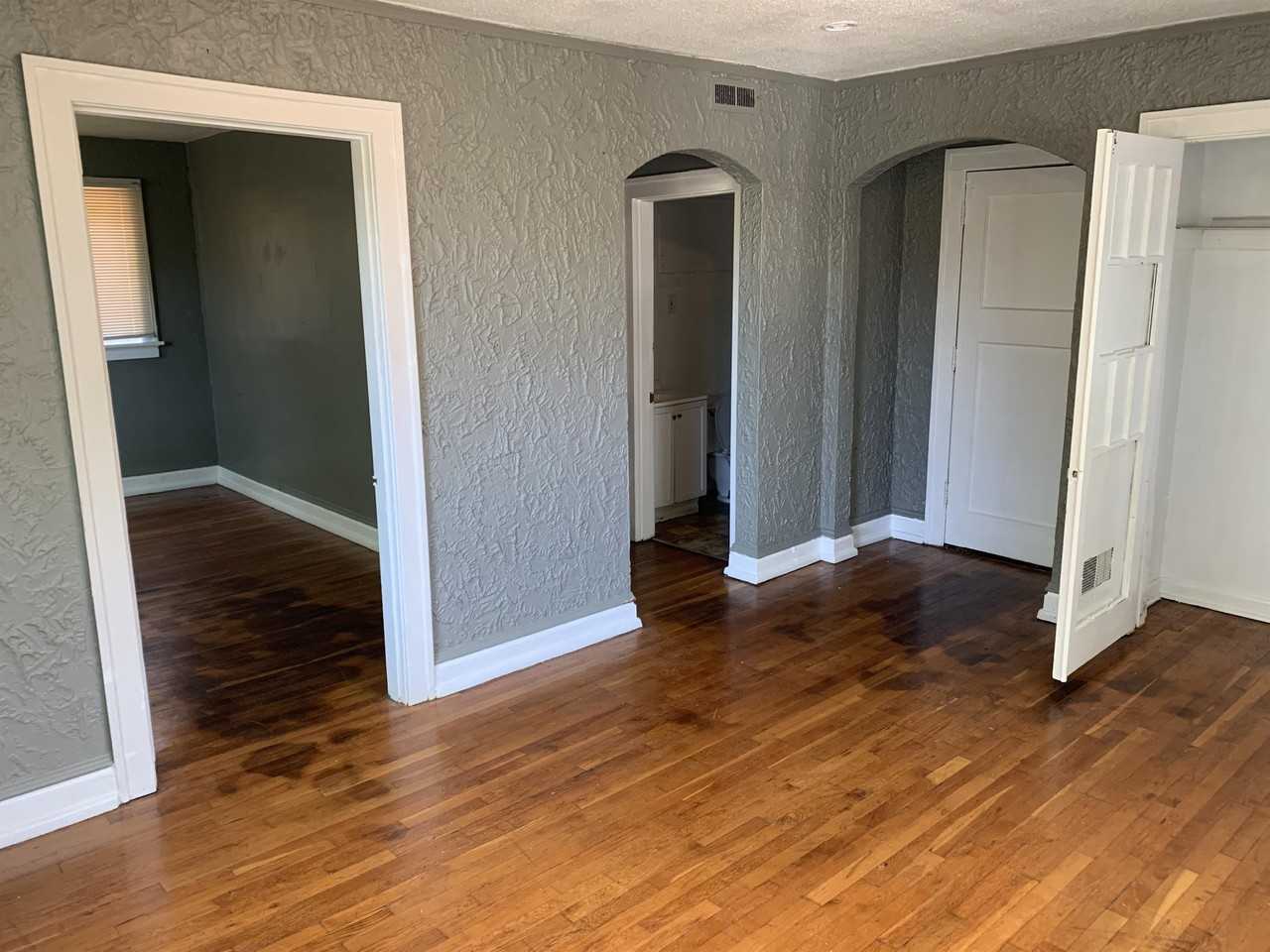 4219 Ellenwood Avenue - Photo 2 of 4