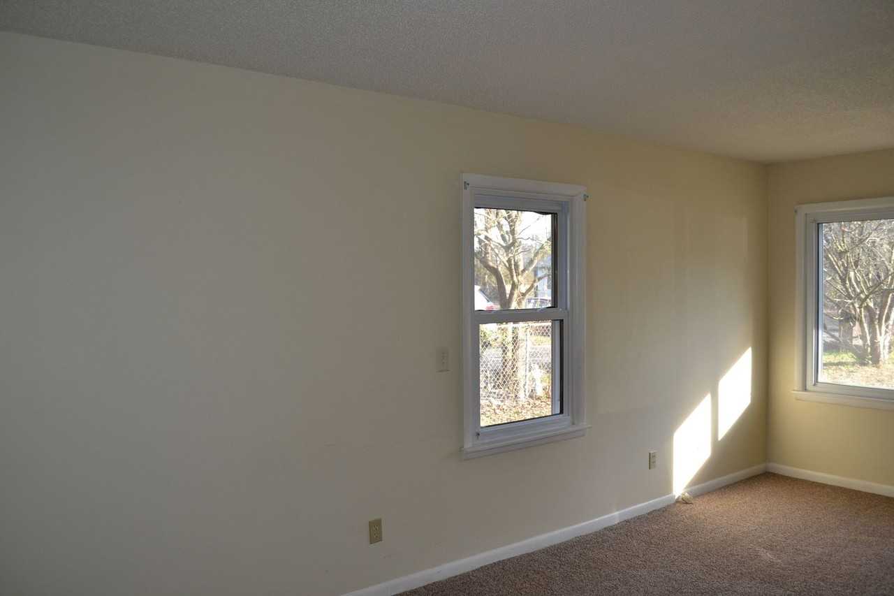 605 Azalea St - Photo 3 of 14