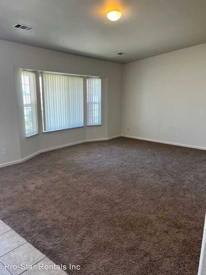 3290 W Terry Ave - Photo 2 of 11