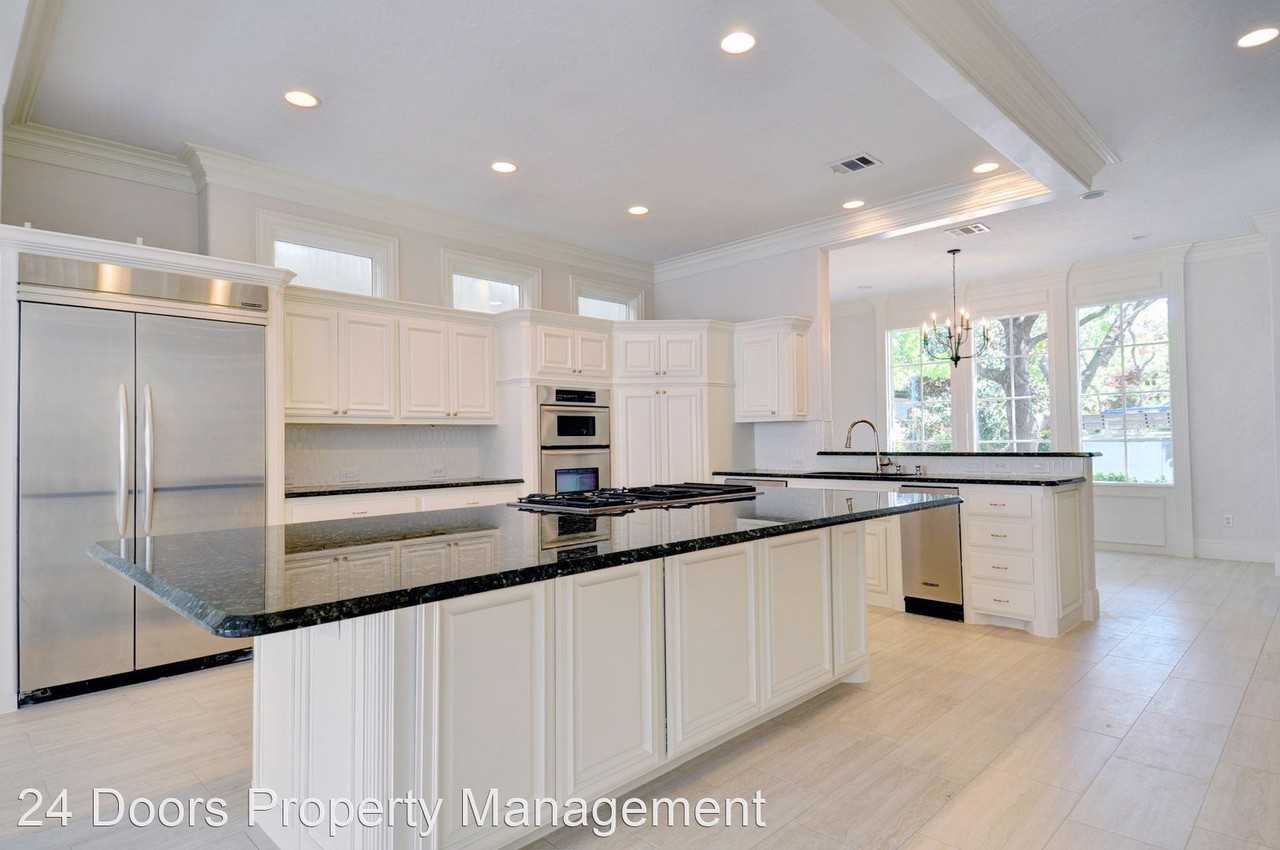 411 Wyndham Crst - Photo 3 of 33