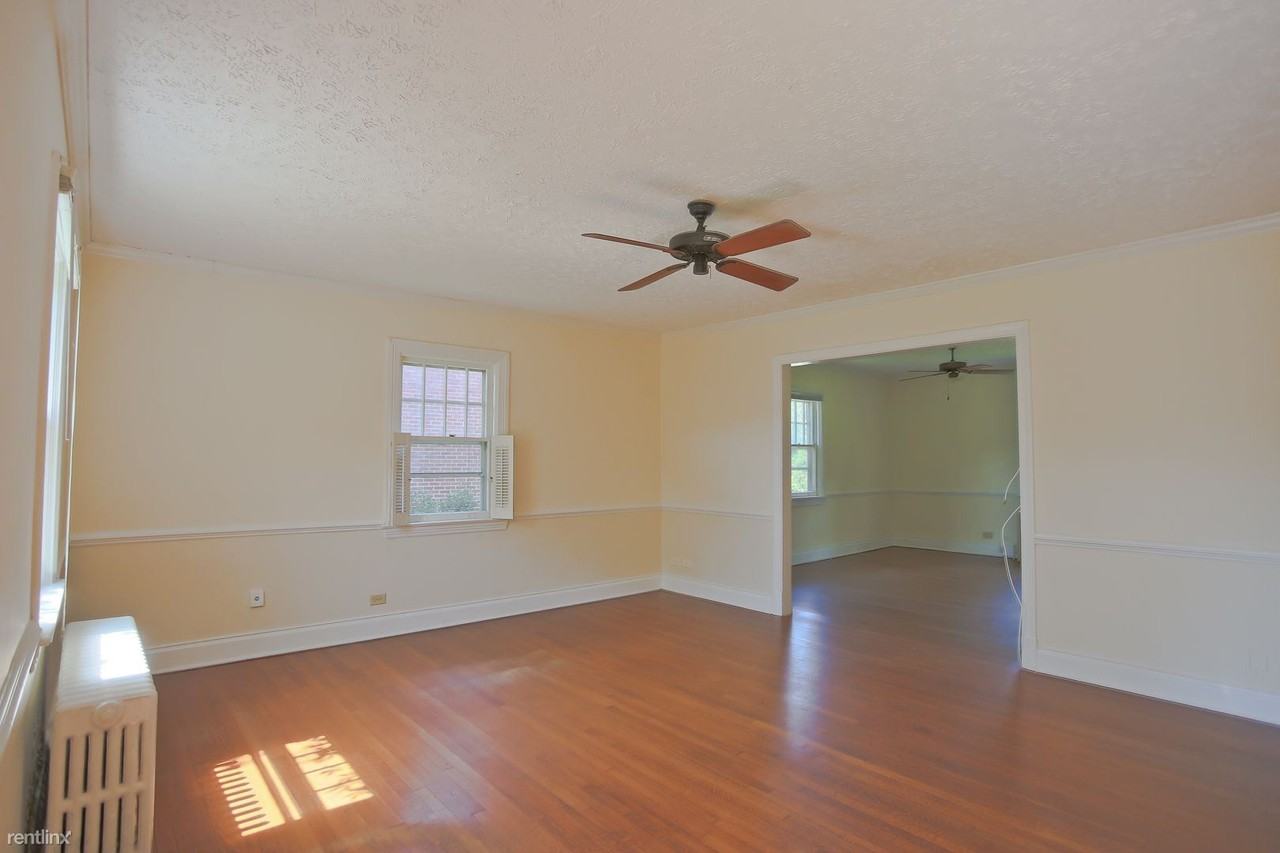 1017 Locust Ave - Photo 2 of 15