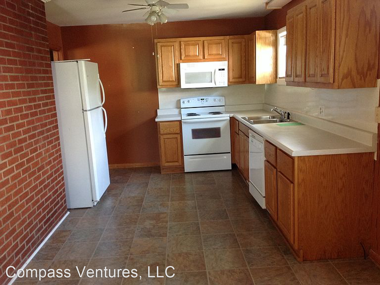 1905 Vickers Ln - Photo 3 of 13