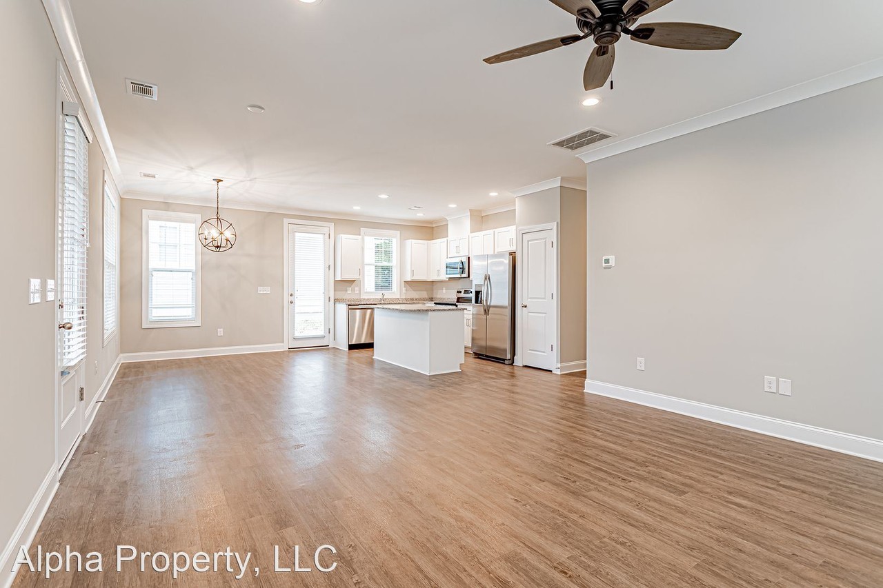 107 Hemlock Dr - Photo 2 of 20