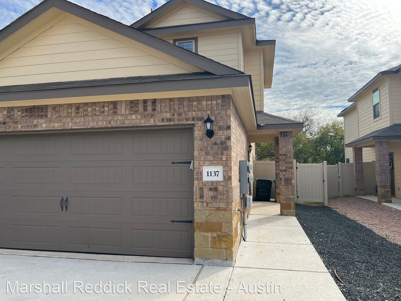 Luxury 3/2.5  Duplex in Seguin, Texas - Photo 3 of 24