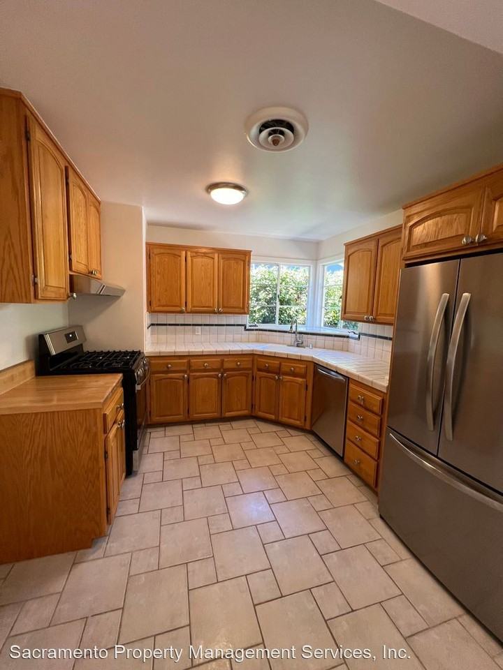 5309 Camellia Ave - Photo 2 of 24