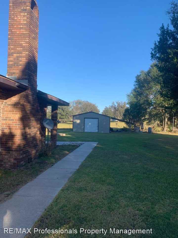 1239 Sw Wendy Ter - Photo 2 of 32