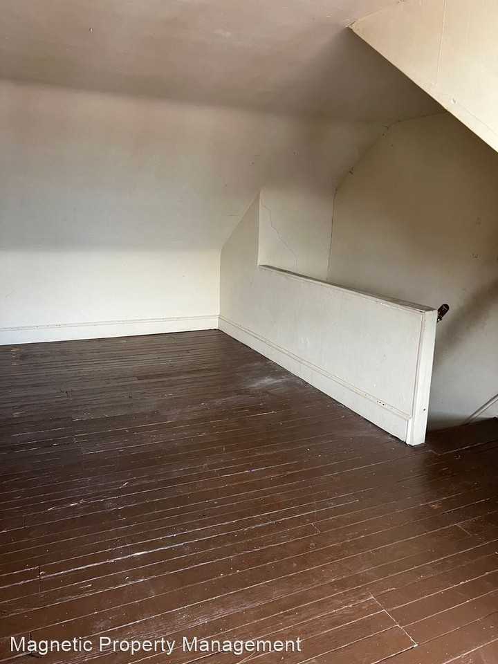 111 Howard Ave - Photo 3 of 17