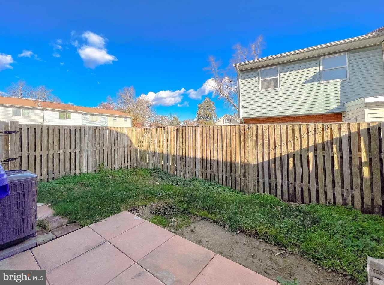 11859 Oak Manor Dr - Photo 2 of 32