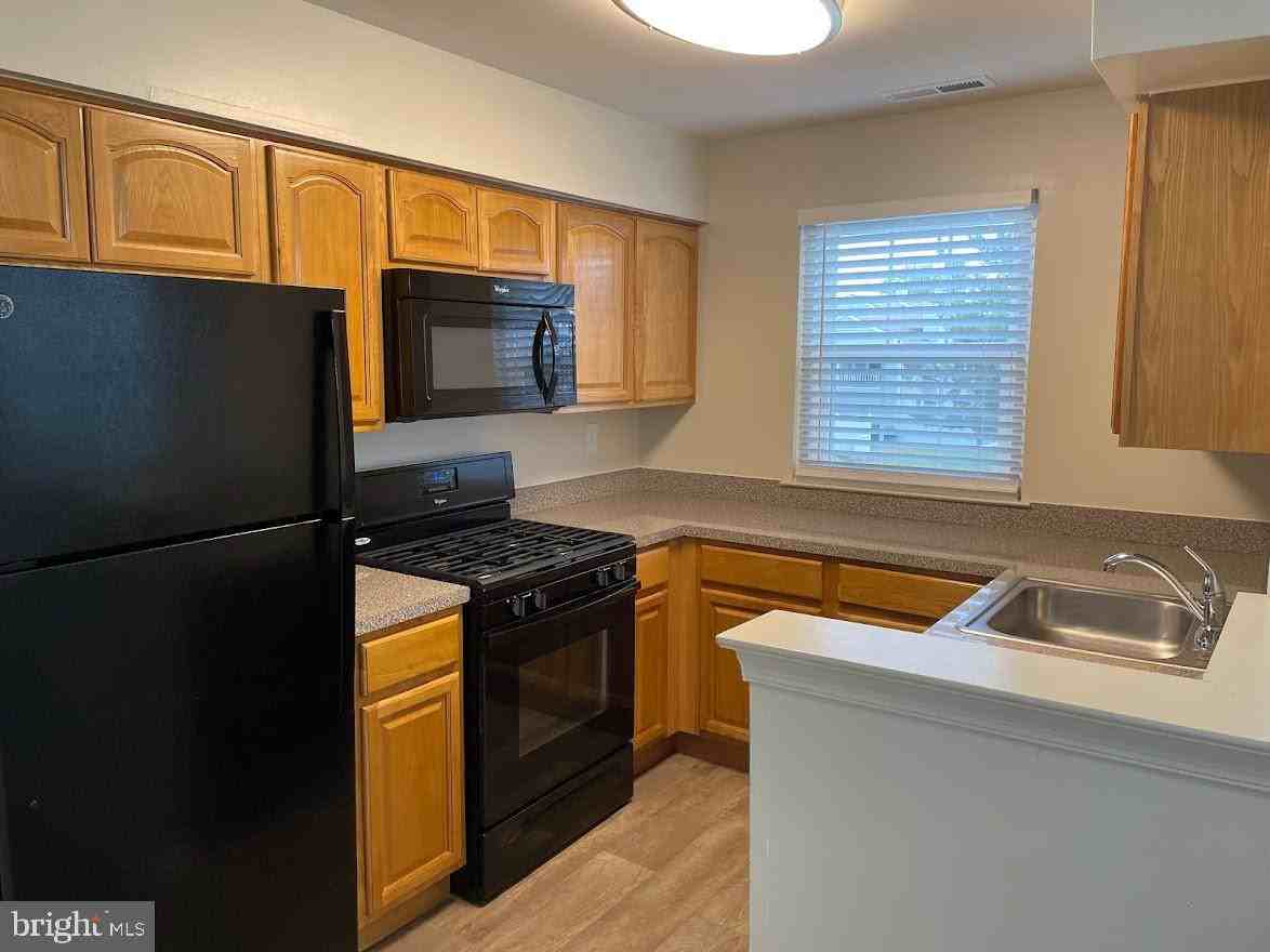 604-B Rose Hollow Dr - Photo 2 of 11