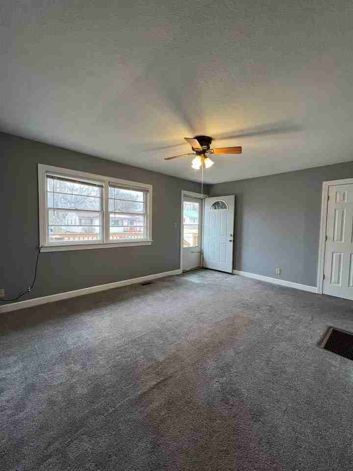 324 6th Ave Nw - Photo 2 of 8