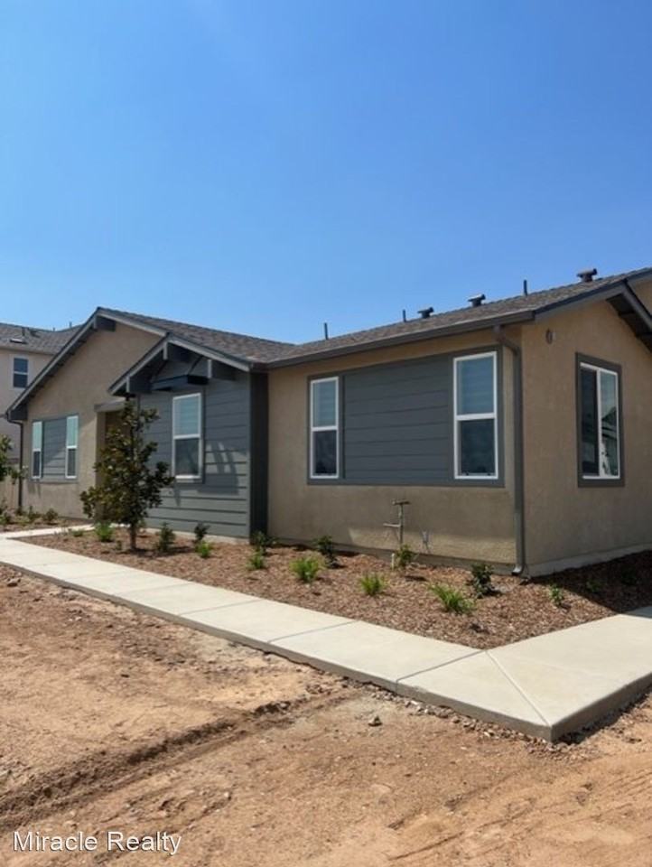 848 Tina Way - Photo 2 of 16
