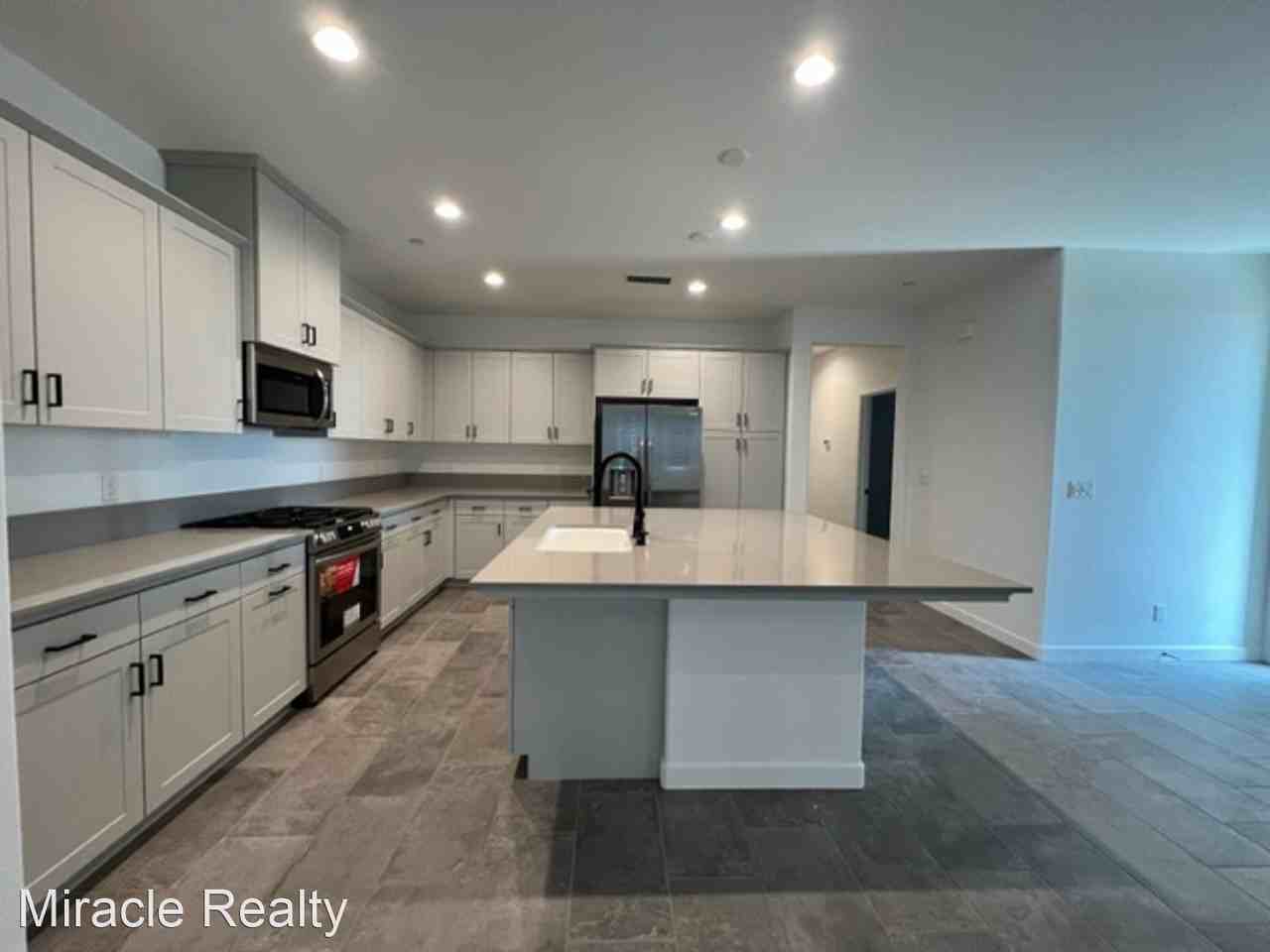 848 Tina Way - Photo 3 of 16