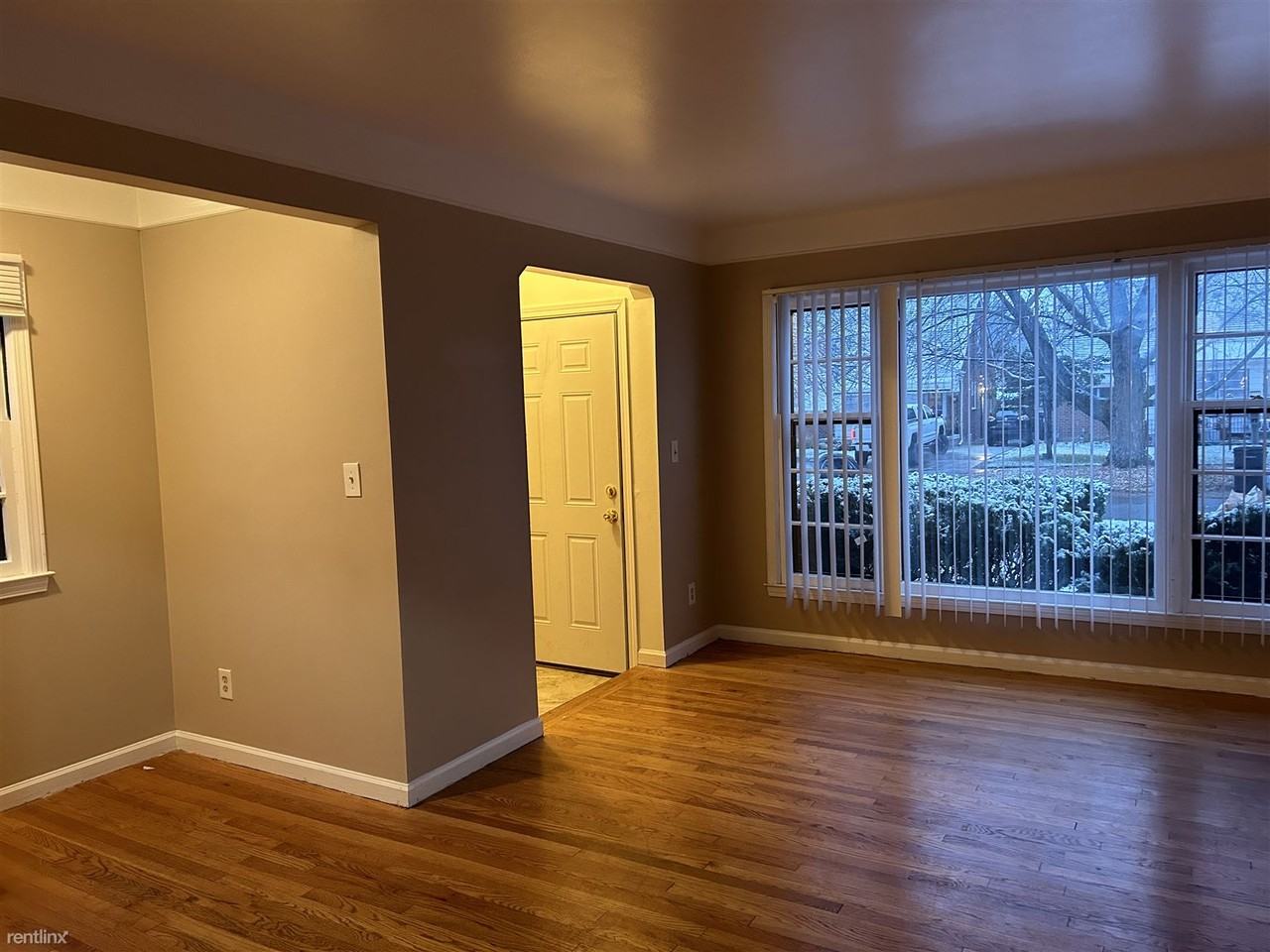 9372 Salem - Photo 2 of 10