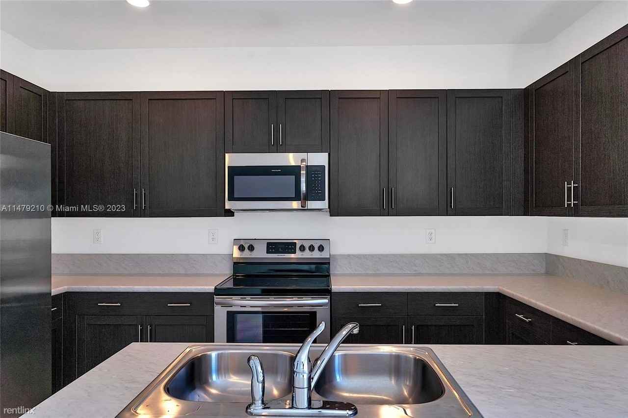 10108 Sw 228th Ter - Photo 2 of 16