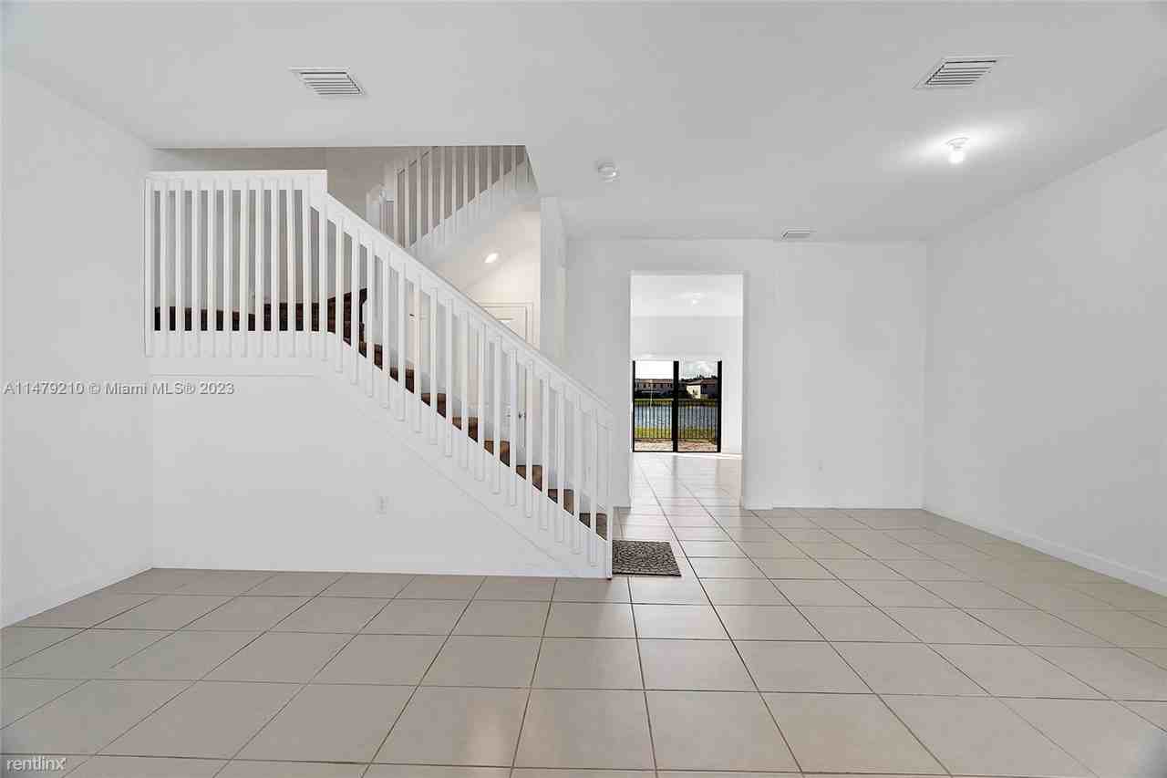 10108 Sw 228th Ter - Photo 3 of 16