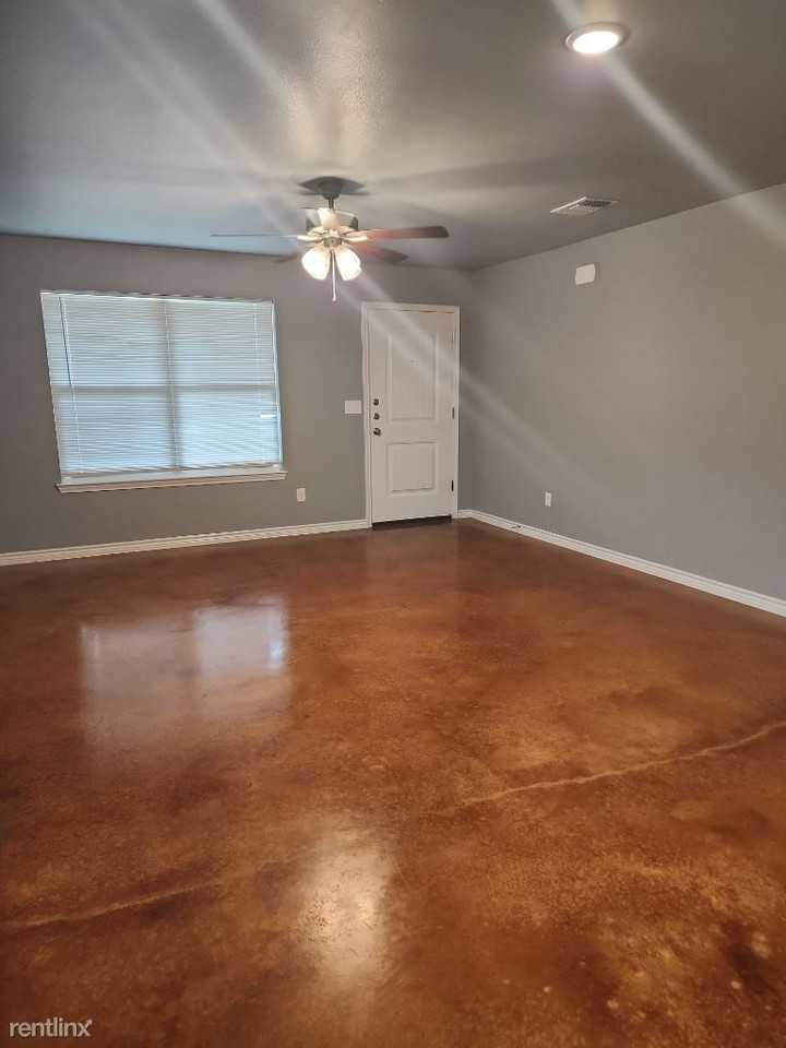 1806 Castroville Trl - Photo 3 of 24