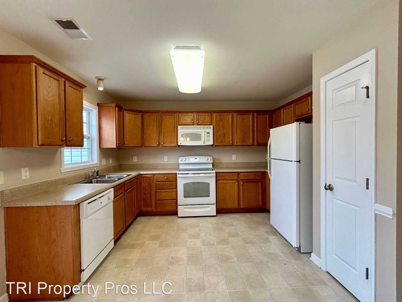 3703 Spanish Peak Dr - Photo 2 of 23
