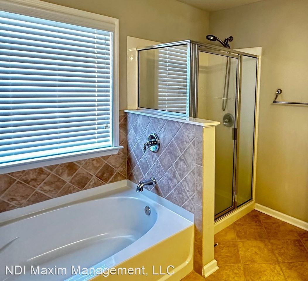 10517 Holliwell Ct - Photo 3 of 14
