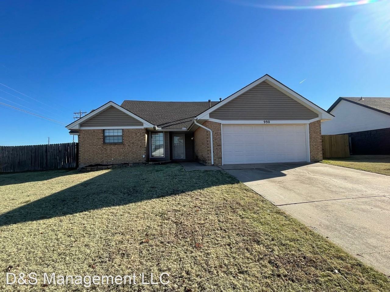 990 Buckwood Dr - Photo 2 of 21