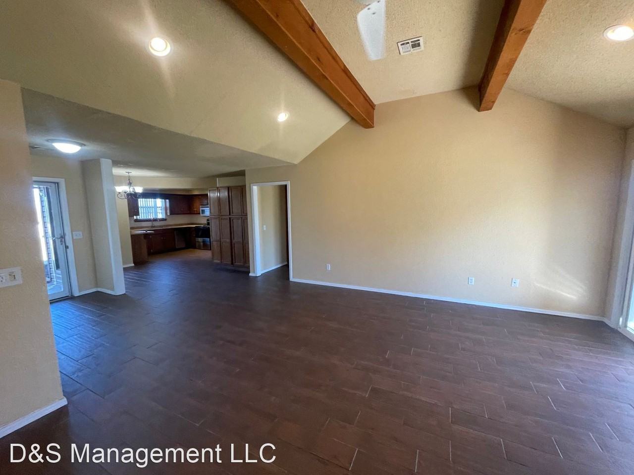 990 Buckwood Dr - Photo 3 of 21