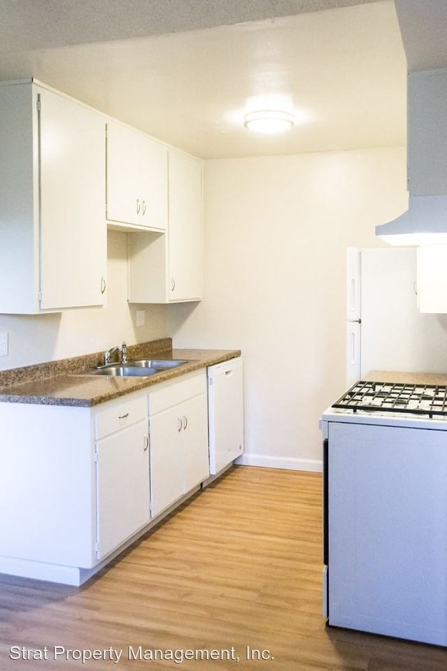 3717 69th St - Photo 3 of 13