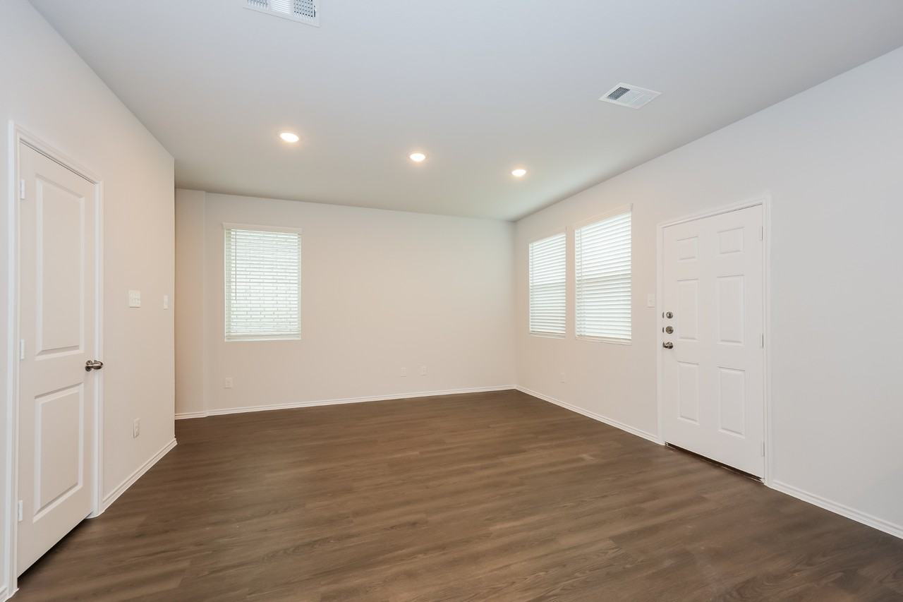 1307 Ester Ln - Photo 3 of 16