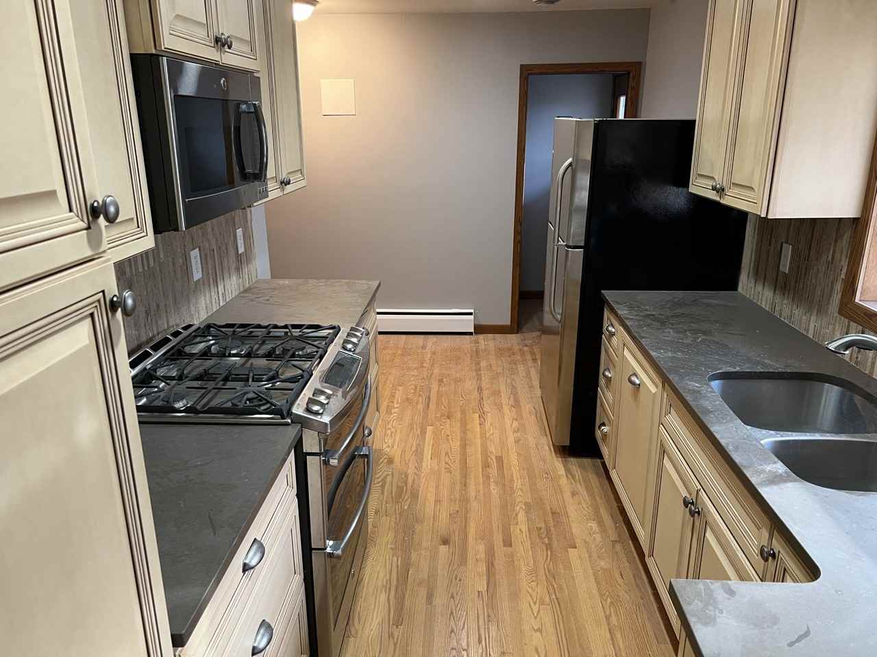 10625 32nd Ave N - Photo 6 of 12