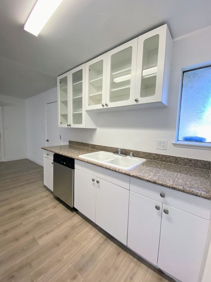 1465 Janrick Ave - Photo 2 of 9