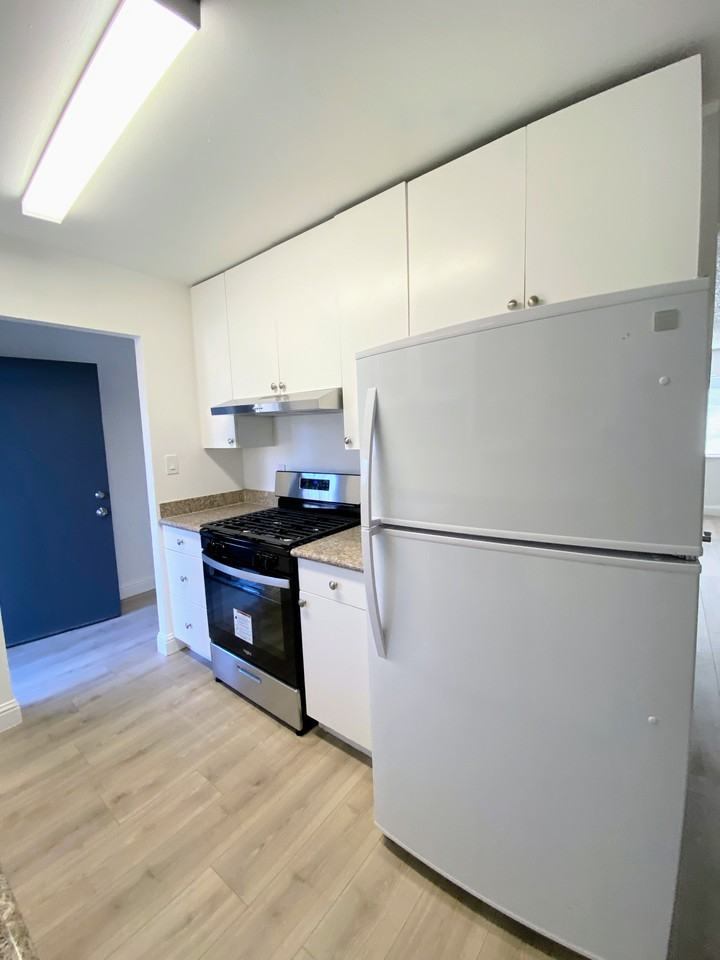 1465 Janrick Ave - Photo 3 of 9